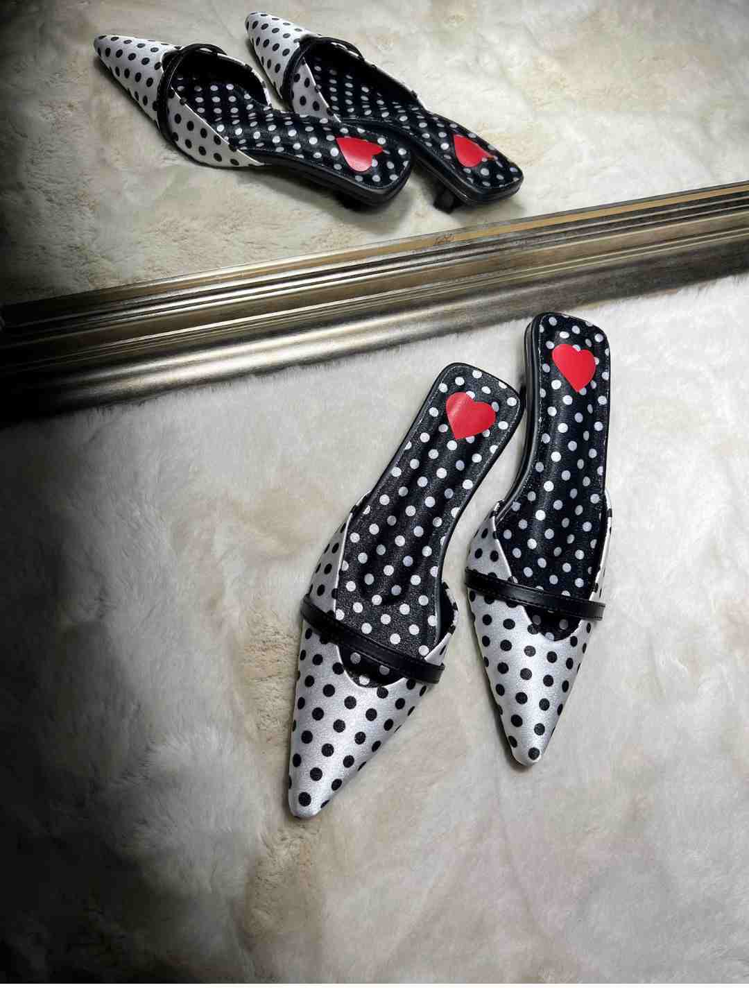 Polka Black